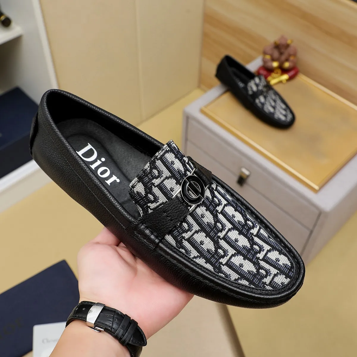 Men's shoes 💰380 🕷️🕷️[Dior] Dior's new casual men's shoes are launched in Hong Kong counters. Official website 1:1 production. Italian original first-layer cowhide + 🐷 leather lining. Designed by European and American masters. Perfect shape to create counter quality, solid color rubber wear-resistant outsole and classic dazzling toe! Super versatile and very comfortable. High-end without losing taste, fashionable and novel! ! Absolute focus! Colors available! Code number 38-44 (45.46 customized)